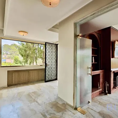Magnificent With Swimming Pool And Garden In *