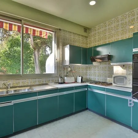 Magnificent With Swimming Pool And Garden In Villa *
