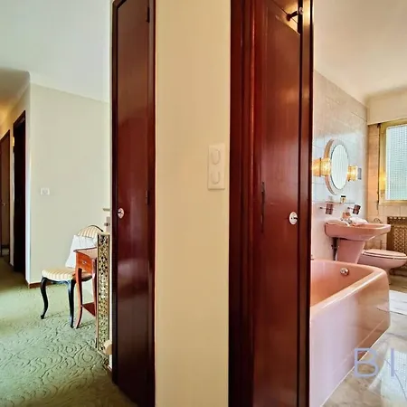 Magnificent With Swimming Pool And Garden In Mougins