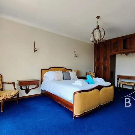 Villa Magnificent With Swimming Pool And Garden In