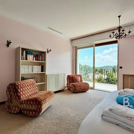 Magnificent With Swimming Pool And Garden In Mougins