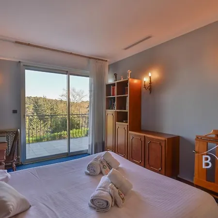 Magnificent With Swimming Pool And Garden In * Mougins