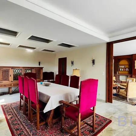 Villa Magnificent With Swimming Pool And Garden In