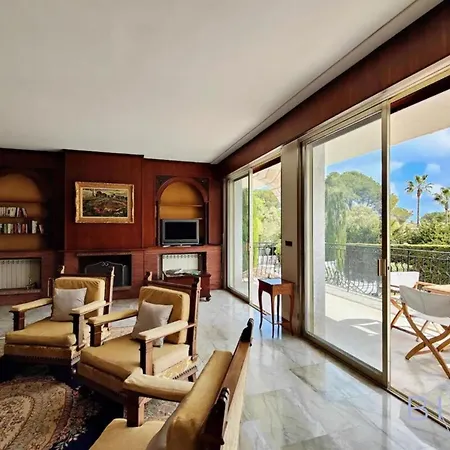 Magnificent With Swimming Pool And Garden In Villa Mougins