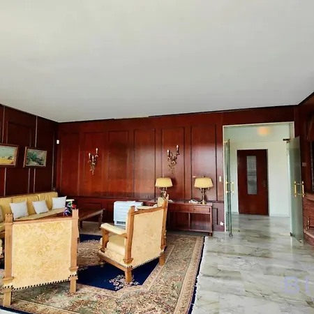 Villa Magnificent With Swimming Pool And Garden In