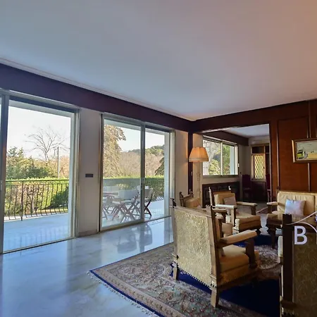 Magnificent With Swimming Pool And Garden In Villa