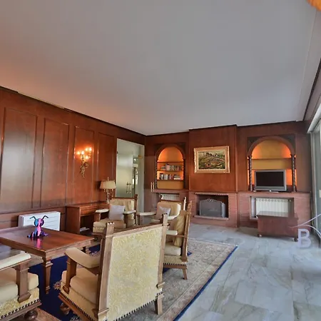 Magnificent With Swimming Pool And Garden In *