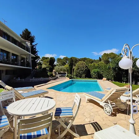 Villa Magnificent With Swimming Pool And Garden In