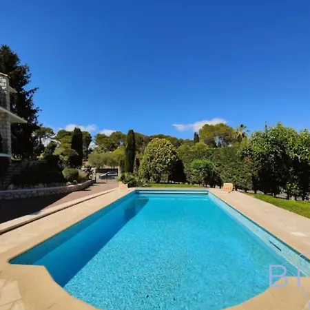 Magnificent With Swimming Pool And Garden In
