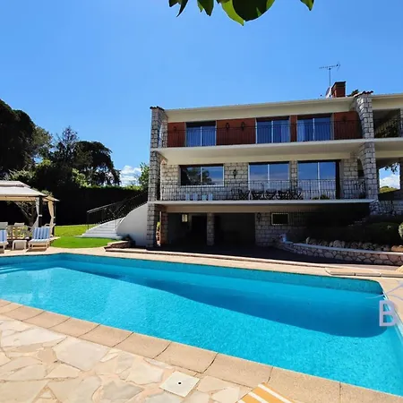 Magnificent With Swimming Pool And Garden In Villa Mougins